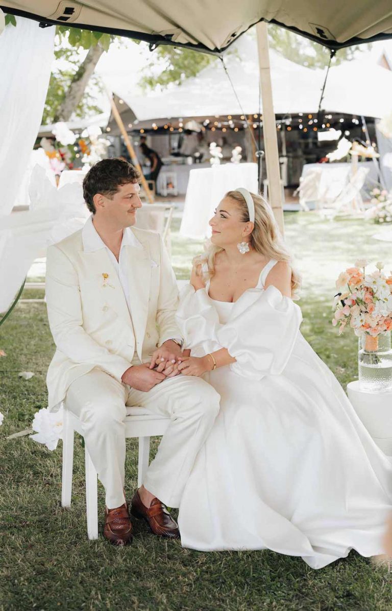 Braut und Bräutigam haben Ja gesagt bei der Freien Trauung im eigenen Garten - geplant von Julia Truisi weddings & parties