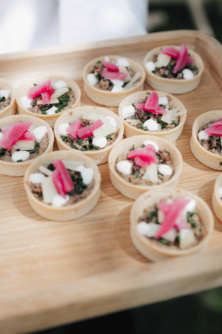 Häppchen und Fingerfood als Flying Buffet - geplant von Julia Truisi weddings & parties