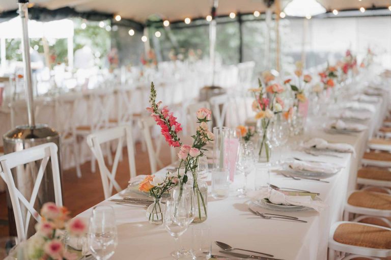 Blumendekoration Sommerhochzeit Outdoor - geplant von Julia Truisi weddings & parties