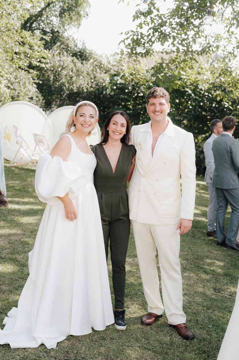 Hochzeitsplanerin Julia Truisi zusammen mit dem Brautpaar - Konzept & Planung von Julia Truisi weddings & parties