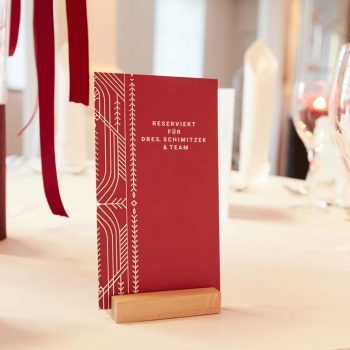 Tischkarte und elegante Tischdekoration beim Gala Abend der Augenklinik Kempten und des Laserzentrum Allgäu.