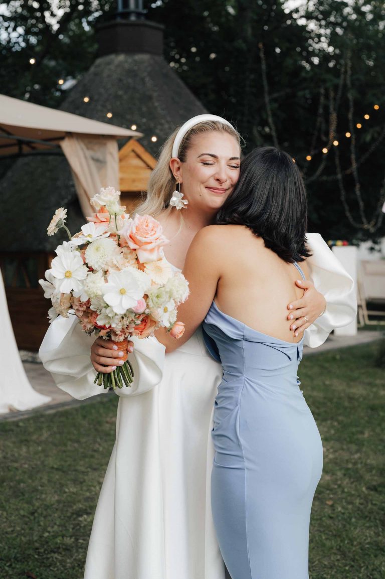 Braut und Trauzeugin - geplant von Julia Truisi weddings & parties