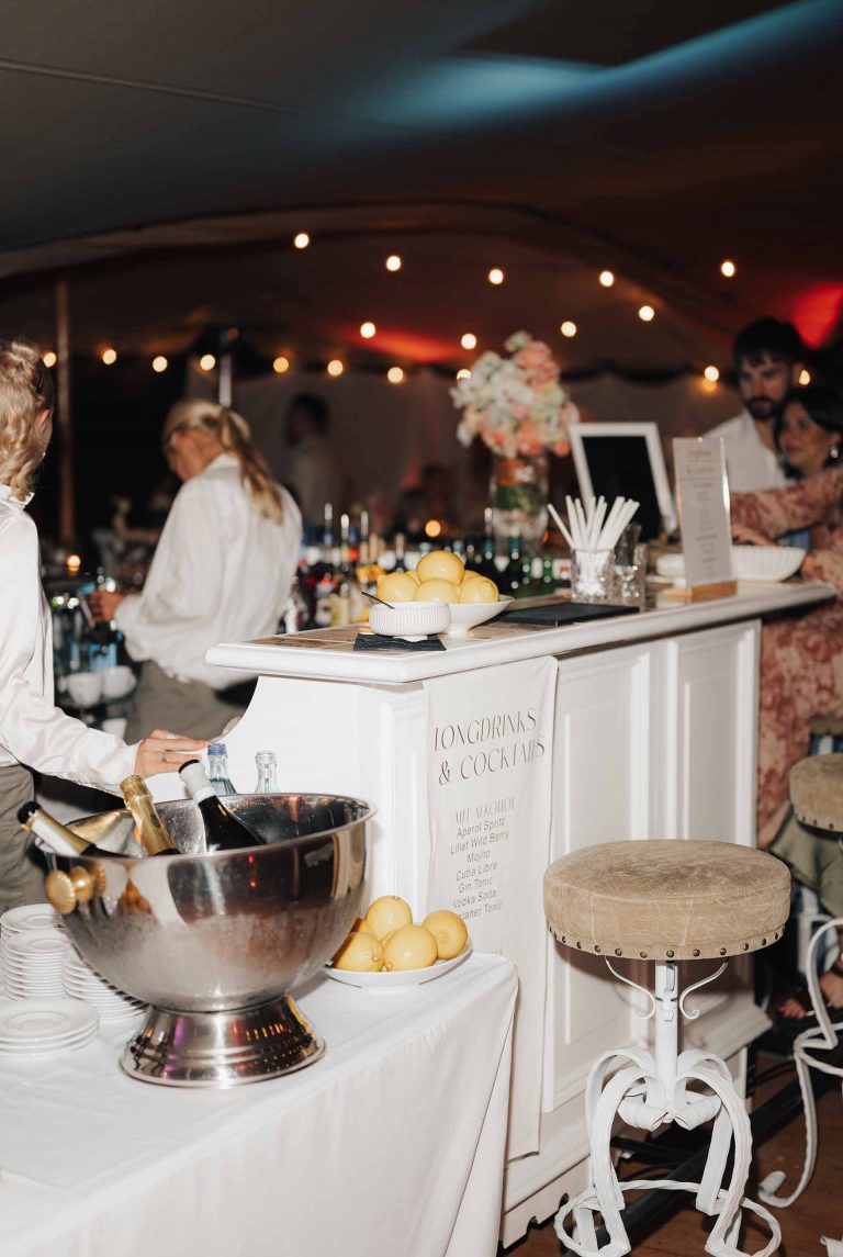 Hochzeitsbar - Edle Bartheke Hochzeit - geplant von Julia Truisi weddings & parties