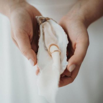 Ringkissen mal anders - Austernschale für die Eheringe