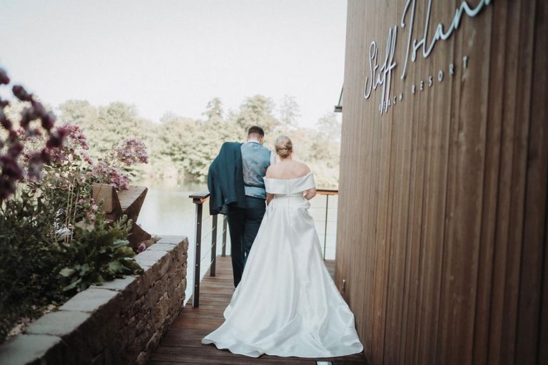 Brautpaar feiert Hochzeit im Hotel Lago in Ulm