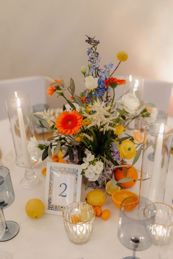 Hochzeitsdekoration mit Blumenbouquet in Rheinland-Pfalz