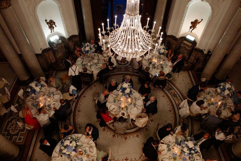 Festsaal - Hochzeitsdinner in der exklusiven Hochzeitslocation Stella Rheni in Bonn NRW