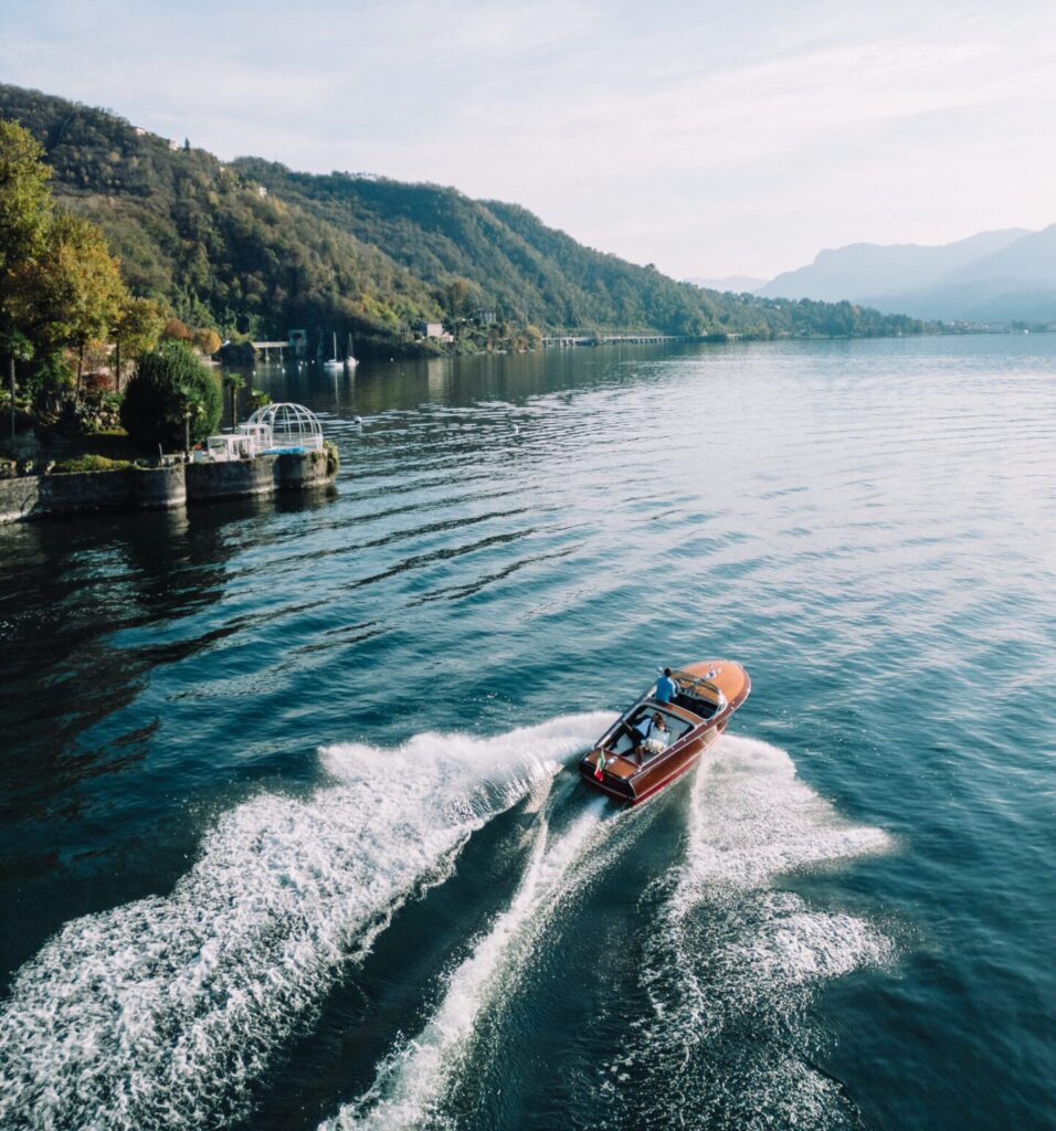 Hailey und Jacob auf einer RIVA-Bootsfahrt auf dem Lago Maggiore