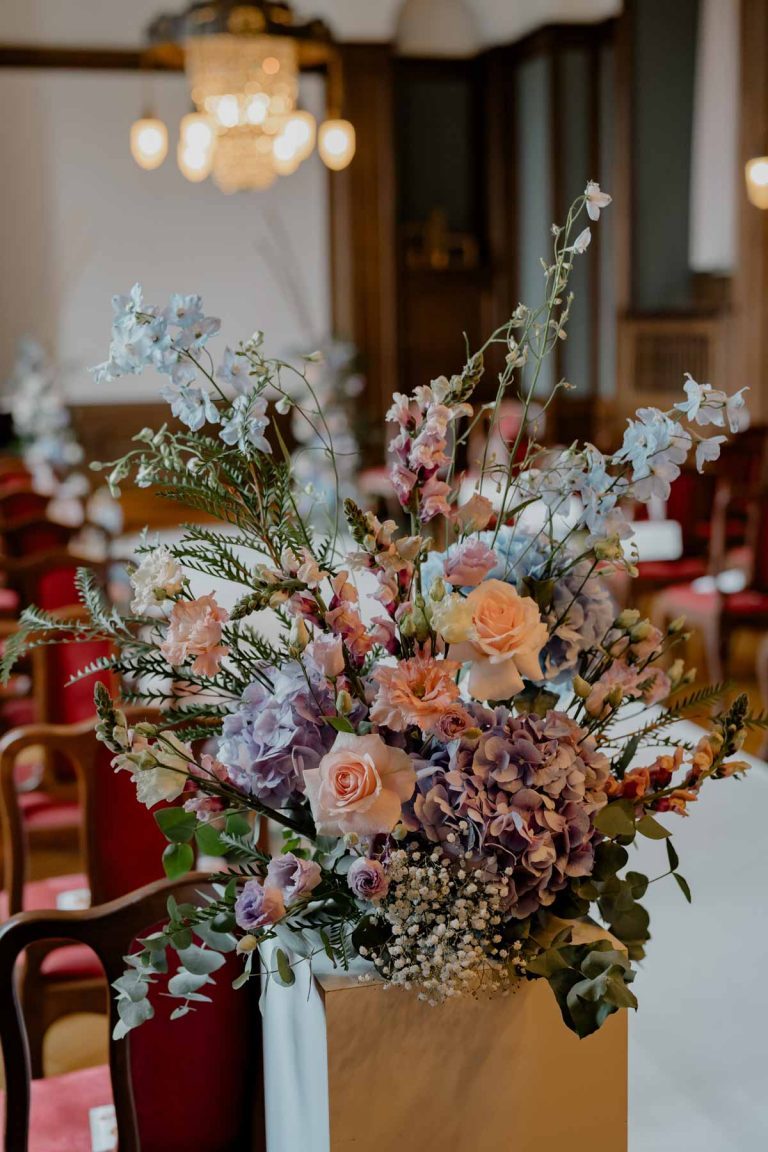 Blumenbouquet Freie Trauung im Schloss