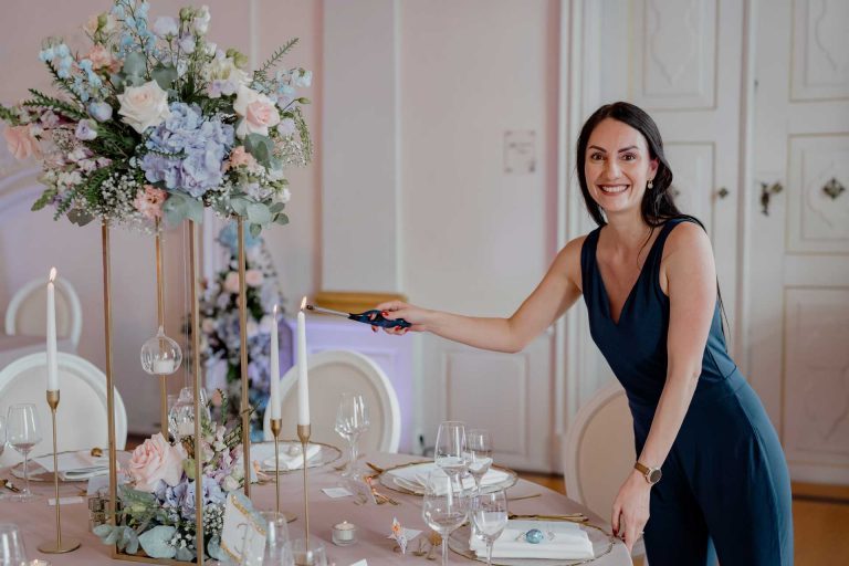 Hochzeitsplanerin Julia Truisi trifft letzte Vorbereitungen für Traumhochzeit