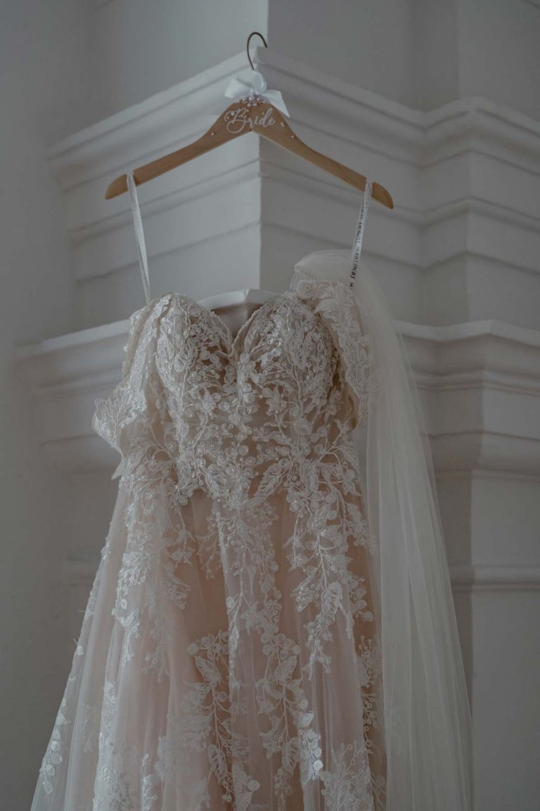 Brautkleid Getting Ready Hochzeit