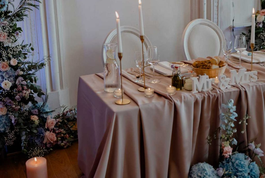 Brautpaartisch - Tischdeko Schlosshochzeit