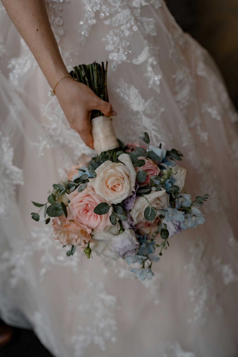 Brautstrauß floral und modern