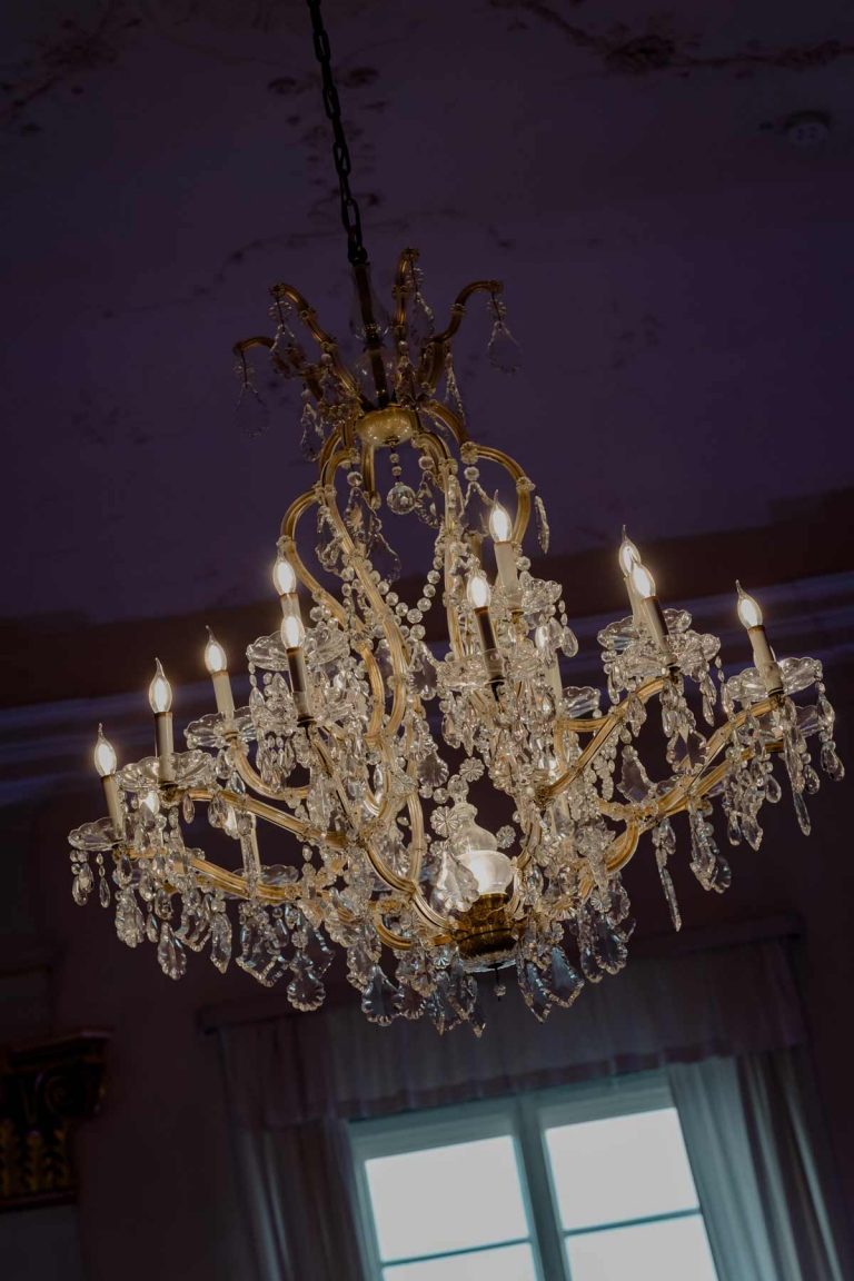 Kronleuchter im Festsaal - Schlosshochzeit