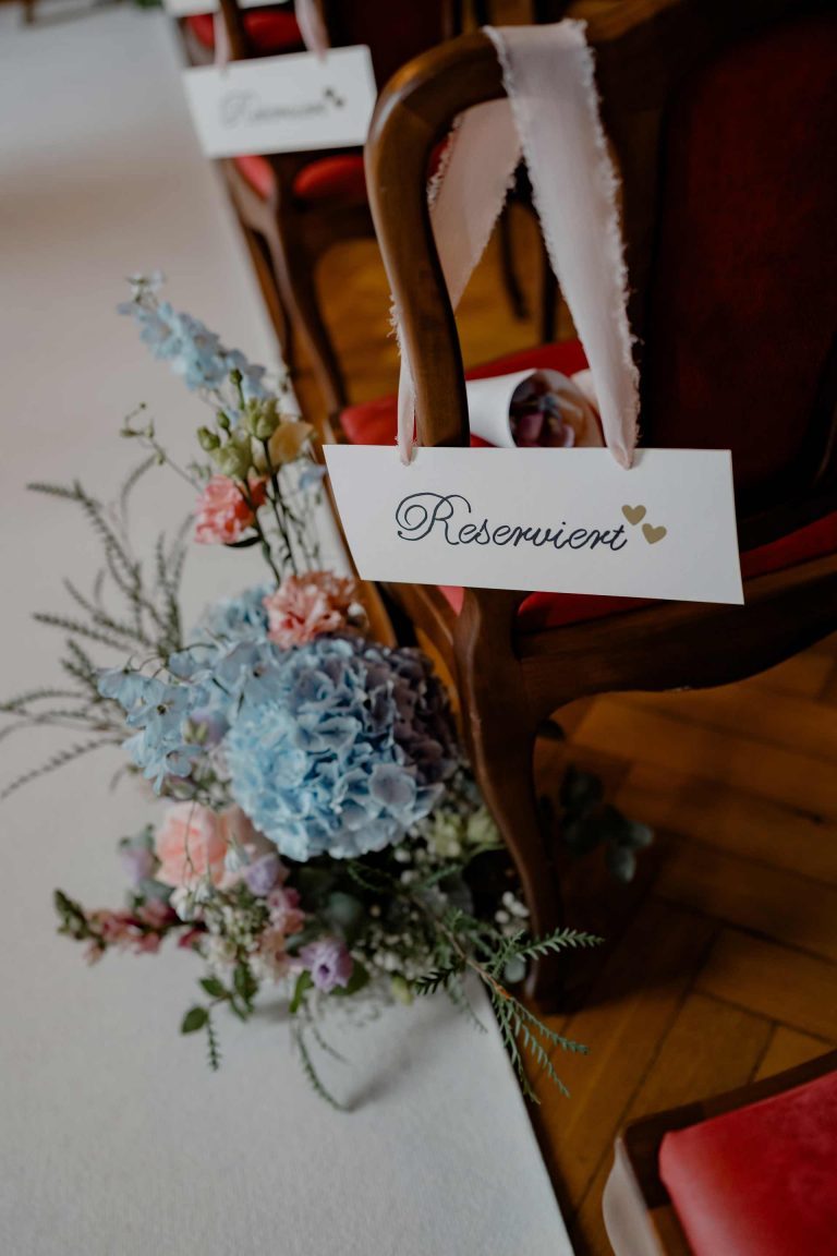 Reserviert für die engste Familie - Freie Trauung im Schloss