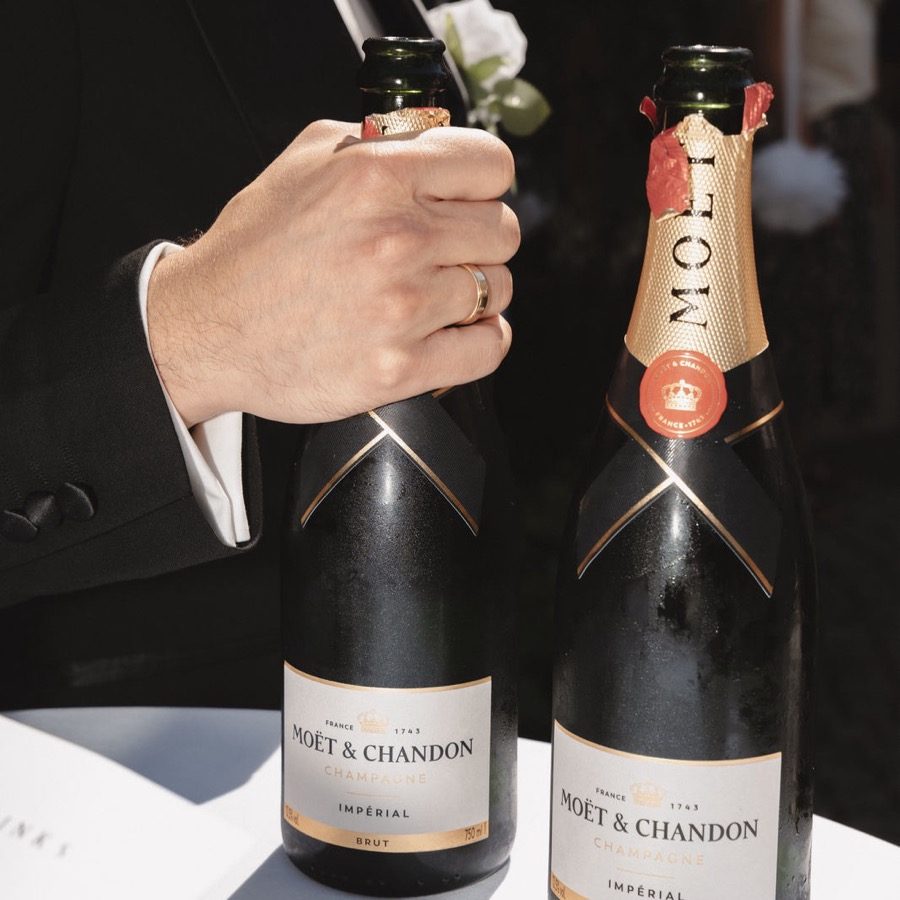 Eventplanung NRW: Champagnerflaschen beim Sektempfang der Hochzeitsfeier