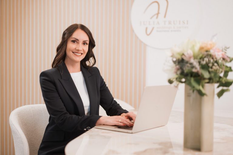 Kontaktaufnahme mit Julia Truisi - Businessevent-Planerin